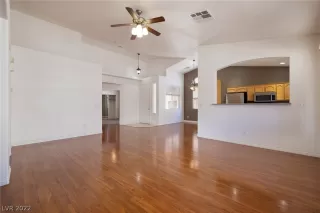 Photo #5: 2401954 Listing 