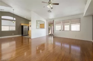 Photo #6: 2401954 Listing 