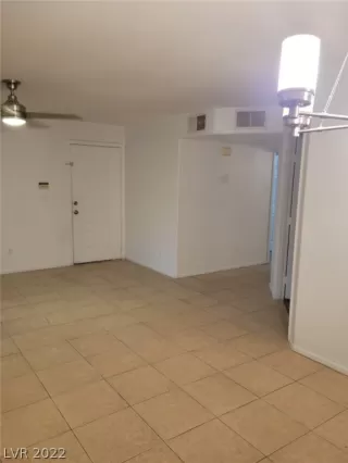 Photo #3: 2401958 Listing