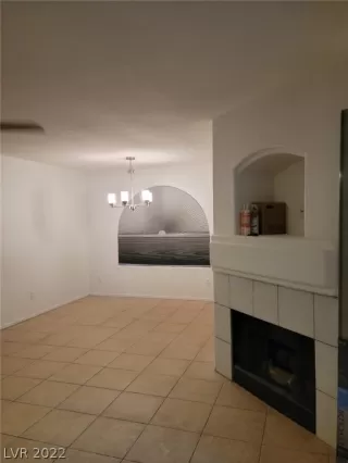 Photo #4: 2401958 Listing