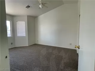 Photo #3: 2401962 Listing