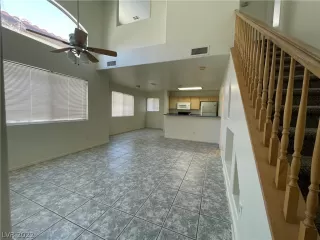 Photo #6: 2401962 Listing