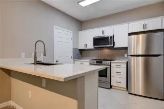 Photo #3: 2401991 Listing