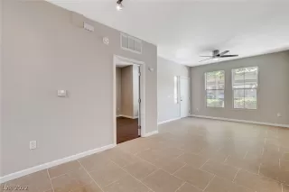 Photo #5: 2401991 Listing