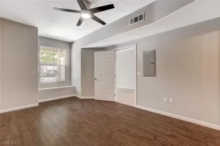 Photo #6: 2401991 Listing