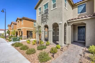 Photo #4: 2402031 Listing