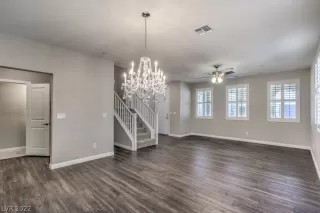 Photo #5: 2402031 Listing