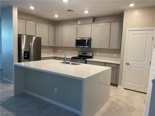 Photo #1: 2402032 Listing 