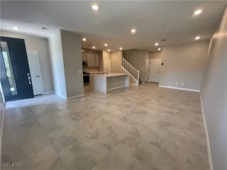 Photo #4: 2402032 Listing 