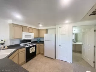 Photo #6: 2402066 Listing