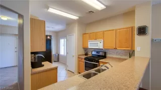 Photo #5: 2402068 Listing