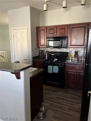 Photo #5: 2402071 Listing 