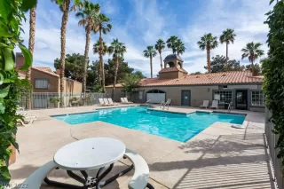 Photo #3: 2402079 Listing