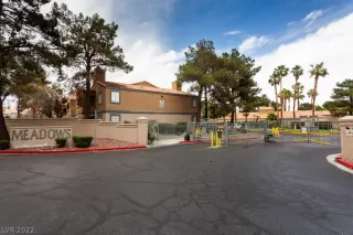 Photo #5: 2402079 Listing