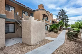 Photo #6: 2402079 Listing