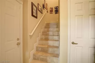 Photo #5: 2402097 Listing