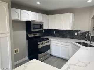 Photo #2: 2402108 Listing