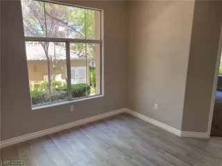 Photo #6: 2402108 Listing