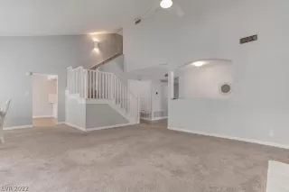 Photo #4: 2402128 Listing 