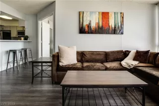 Photo #3: 2402136 Listing 