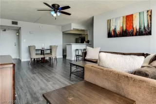 Photo #4: 2402136 Listing 