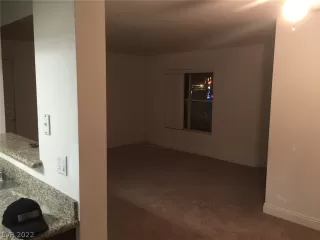 Photo #3: 2402162 Listing