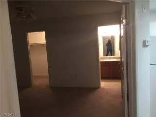 Photo #4: 2402162 Listing