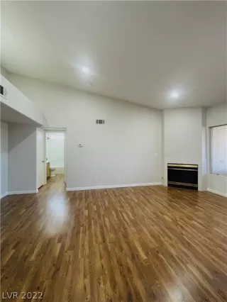 Photo #2: 2402163 Listing