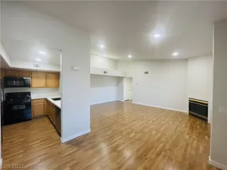 Photo #4: 2402163 Listing