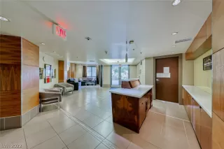 Photo #5: 2402232 Listing 