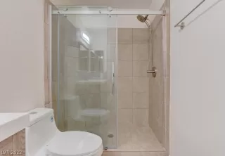 Photo #6: 2402242 Listing 