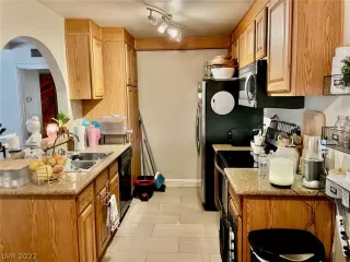 Photo #2: 2402262 Listing 