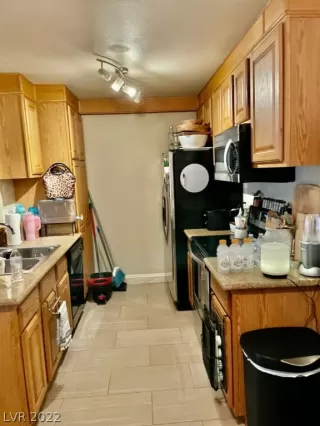 Photo #3: 2402262 Listing 