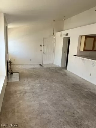 Photo #4: 2402264 Listing