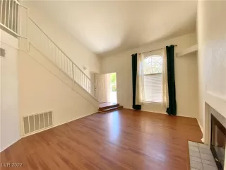 Photo #4: 2402276 Listing 