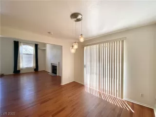 Photo #5: 2402276 Listing 