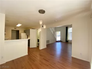 Photo #6: 2402276 Listing 