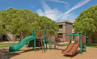 Photo #4: 2402280 Listing 