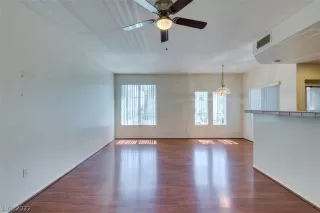 Photo #5: 2402290 Listing 