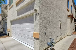 Photo #3: 2402305 Listing