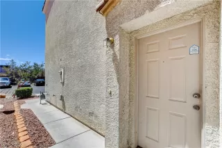 Photo #4: 2402305 Listing