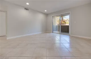 Photo #6: 2402327 Listing