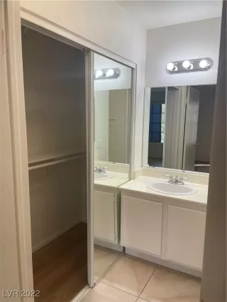 Photo #3: 2402334 Listing