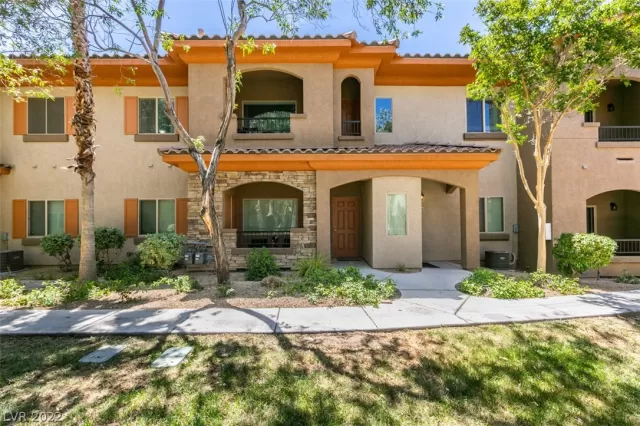 MLS: 2402353 Condo For Sale