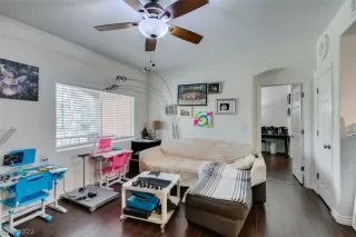 Photo #4: 2402353 Listing