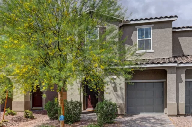 MLS: 2402376 Condo For Sale