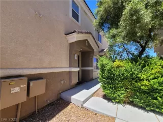 Photo #1: 2402406 Listing 