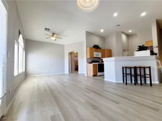 Photo #2: 2402406 Listing 