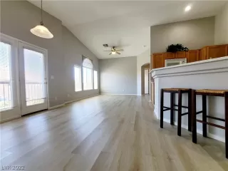 Photo #3: 2402406 Listing 