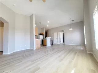 Photo #4: 2402406 Listing 